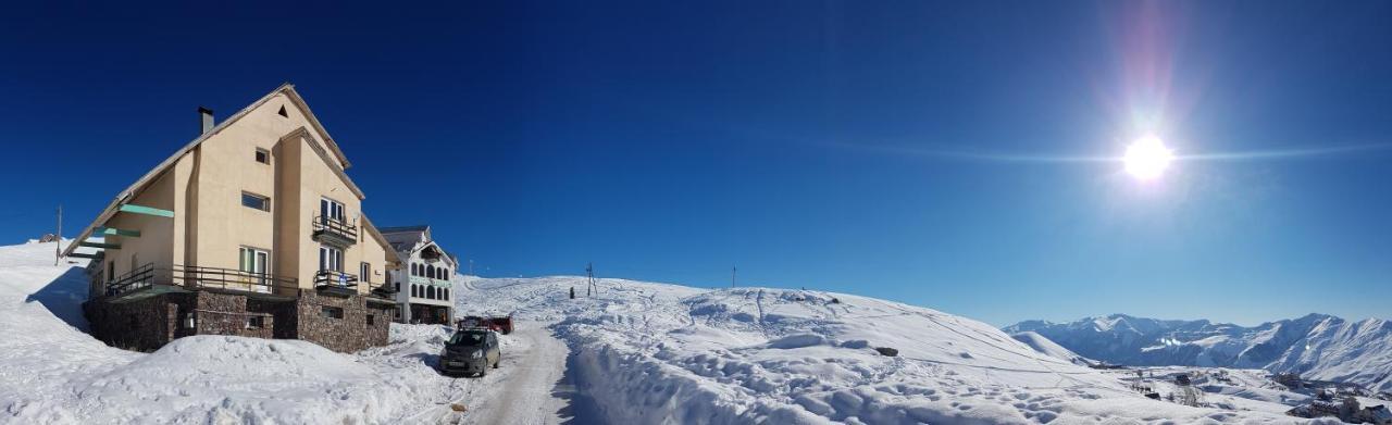 White Shino Hostel Gudauri Eksteriør bilde
