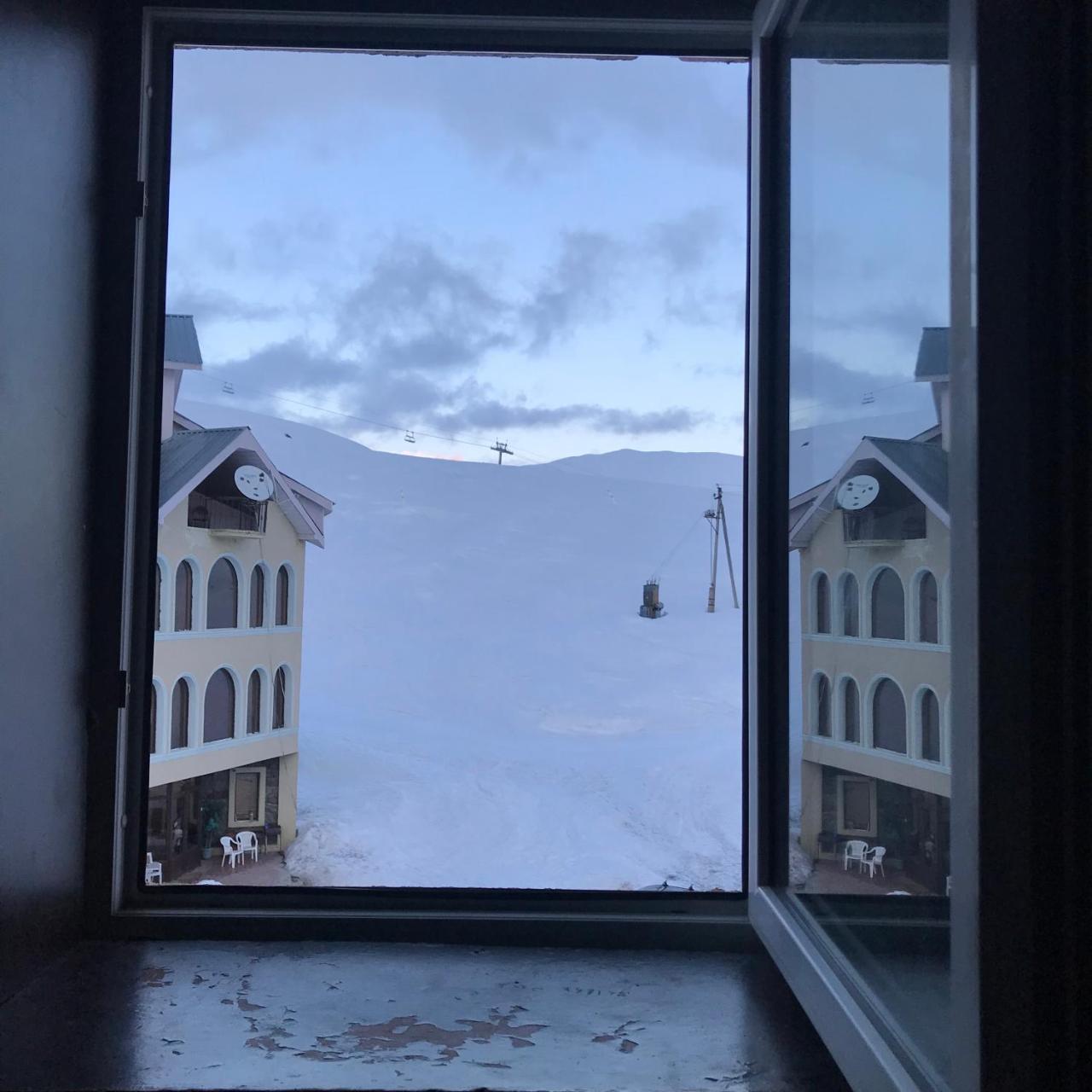 White Shino Hostel Gudauri Eksteriør bilde